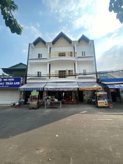 Bán nhà mặt tiền Đường 4 Linh Trung, DT 211m2 ngang 10.4m, 2 tầng, dòng tiền 53 triệu / tháng